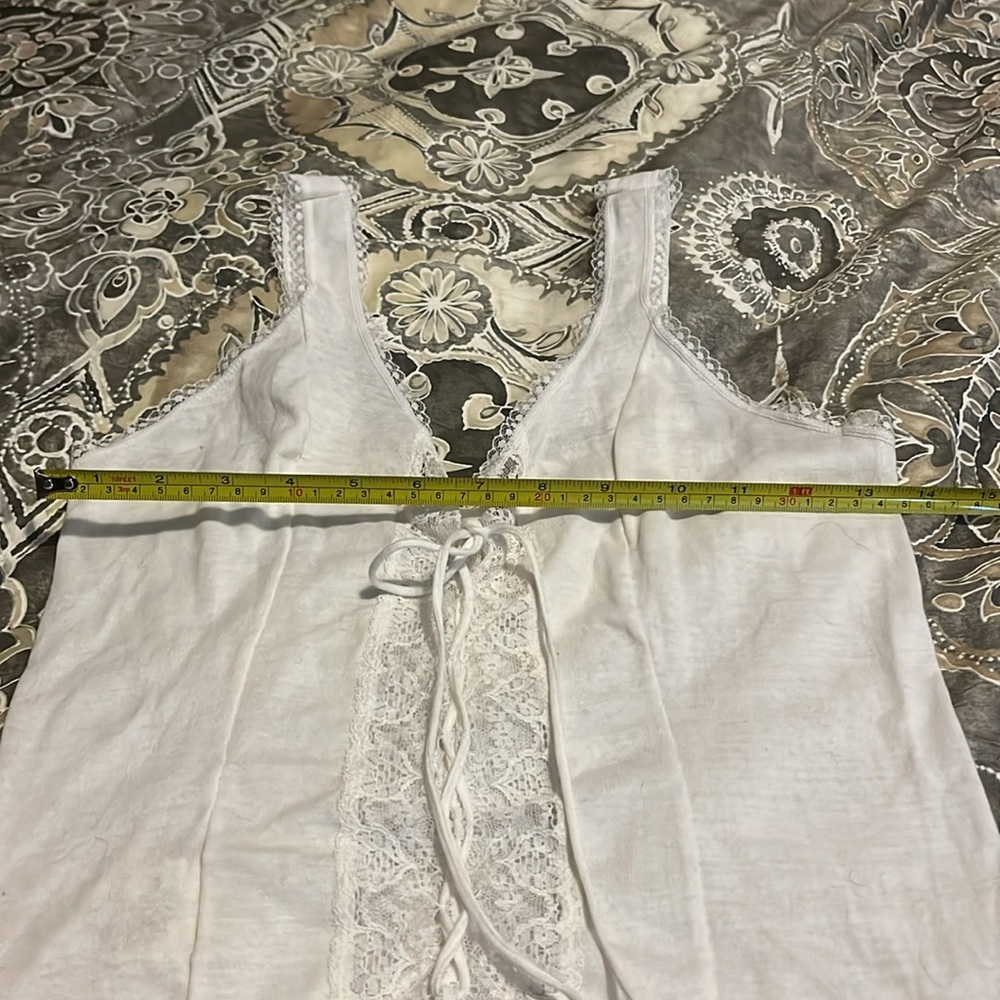 Vintage Elegant White Lace Trimmed Women's Top - Picture 2 of 9